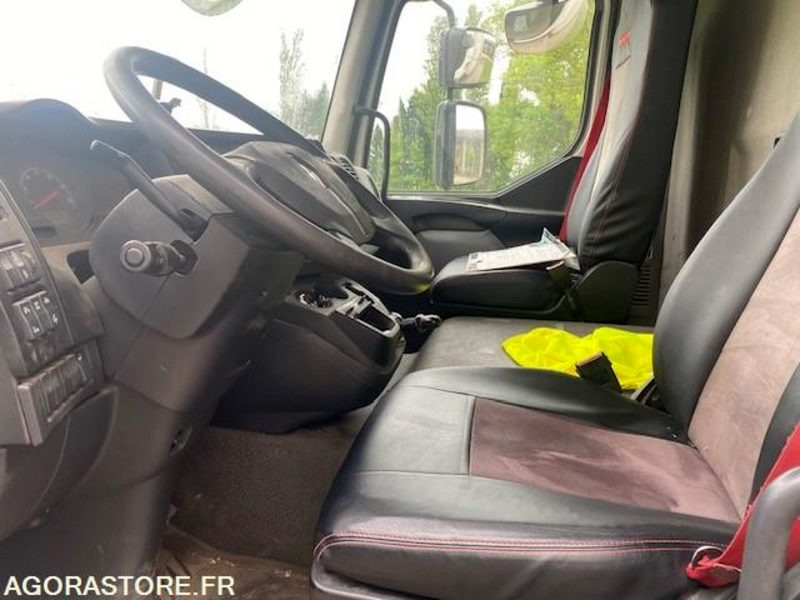 RENAULT FOURGON HAYON D12 - Box truck: picture 2 RENAULT FOURGON HAYON D12 - Box truck: picture 2
