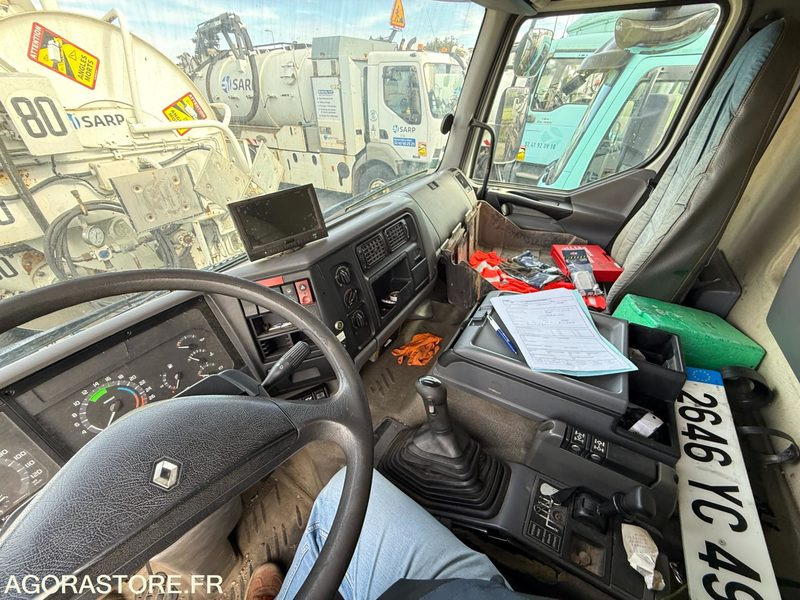 RENAULT HYDROCUREUR ADR 2646-YC-49 VENTE EXPORT EXCLUSIVEMENT - Vacuum truck: picture 4 RENAULT HYDROCUREUR ADR 2646-YC-49 VENTE EXPORT EXCLUSIVEMENT - Vacuum truck: picture 4