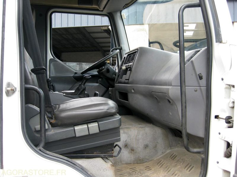 RENAULT Midlum 220 DCI - Tipper van: picture 5 RENAULT Midlum 220 DCI - Tipper van: picture 5