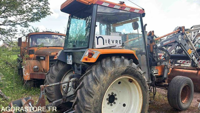 RENAULT Modèle 850 MI 2 - 1992 - 15818 H - Farm tractor: picture 5 RENAULT Modèle 850 MI 2 - 1992 - 15818 H - Farm tractor: picture 5