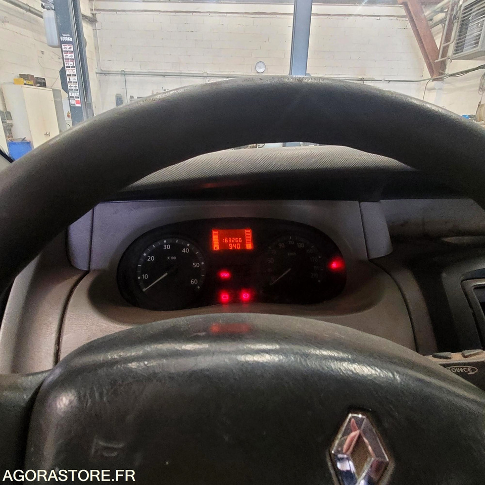 RENAULT TRAFIC 163266 kms 2006 - Panel van: picture 5 RENAULT TRAFIC 163266 kms 2006 - Panel van: picture 5