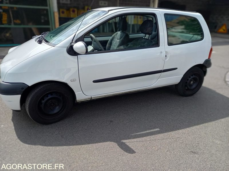RENAULT TWINGO N°2 - Car: picture 2 RENAULT TWINGO N°2 - Car: picture 2