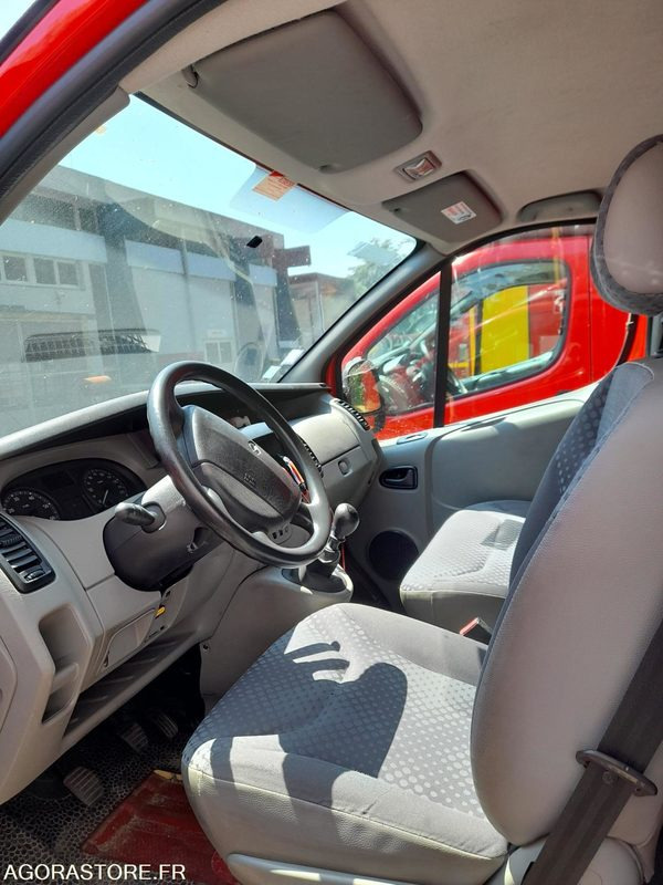 RENAULT Trafic II Fourgon Phase 2 L2H2 1200kg 2.0 dCi 16V 115 cv (MECA 562) - Panel van: picture 4 RENAULT Trafic II Fourgon Phase 2 L2H2 1200kg 2.0 dCi 16V 115 cv (MECA 562) - Panel van: picture 4