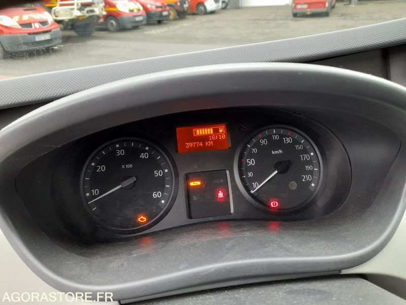 RENAULT Trafic II Fourgon Phase 2 L2H2 1200kg 2.0 dCi 16V 115 cv (MECA 563) - Panel van: picture 3 RENAULT Trafic II Fourgon Phase 2 L2H2 1200kg 2.0 dCi 16V 115 cv (MECA 563) - Panel van: picture 3