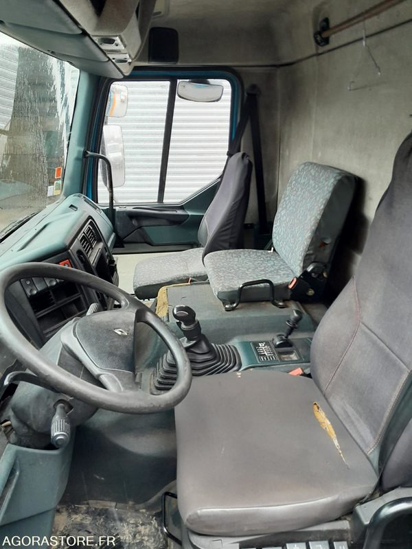 Renault AL-049-YP (ASST) - Vacuum truck: picture 5 Renault AL-049-YP (ASST) - Vacuum truck: picture 5