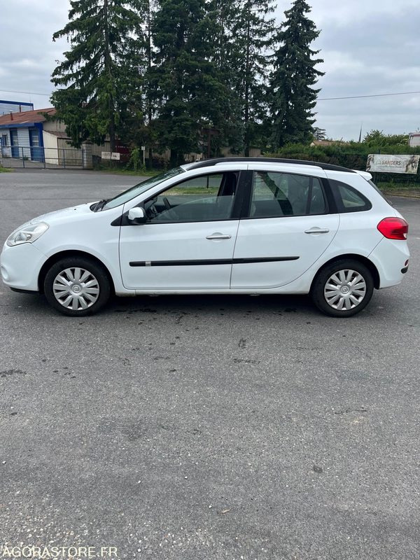 Renault Clio 3 - 209 000km - 2010 - Car: picture 4 Renault Clio 3 - 209 000km - 2010 - Car: picture 4