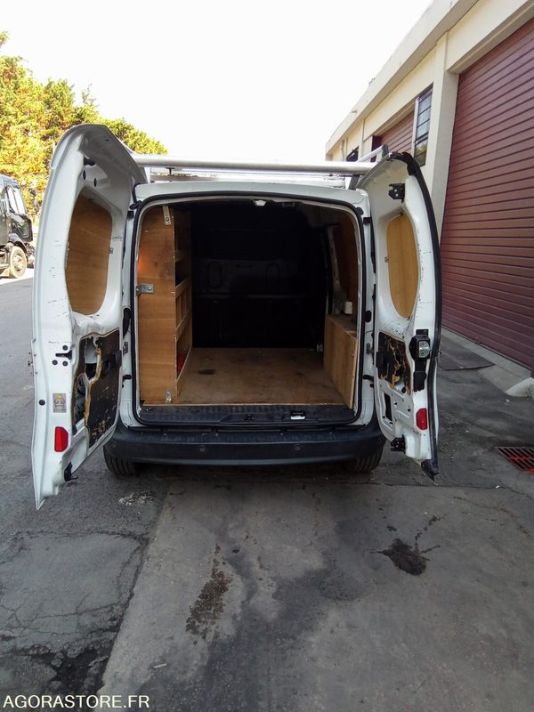 Renault Kangoo 1.5 dci 90 CV 159648 kms clim gps - Small van: picture 5 Renault Kangoo 1.5 dci 90 CV 159648 kms clim gps - Small van: picture 5