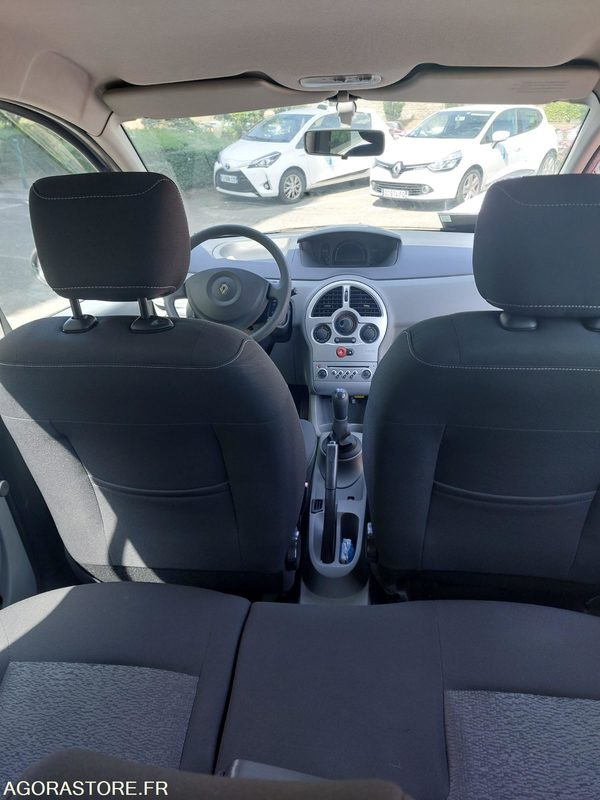 Renault Modus Rouge de 2010 65460km - Véhicule Défaillant - Car: picture 4 Renault Modus Rouge de 2010 65460km - Véhicule Défaillant - Car: picture 4