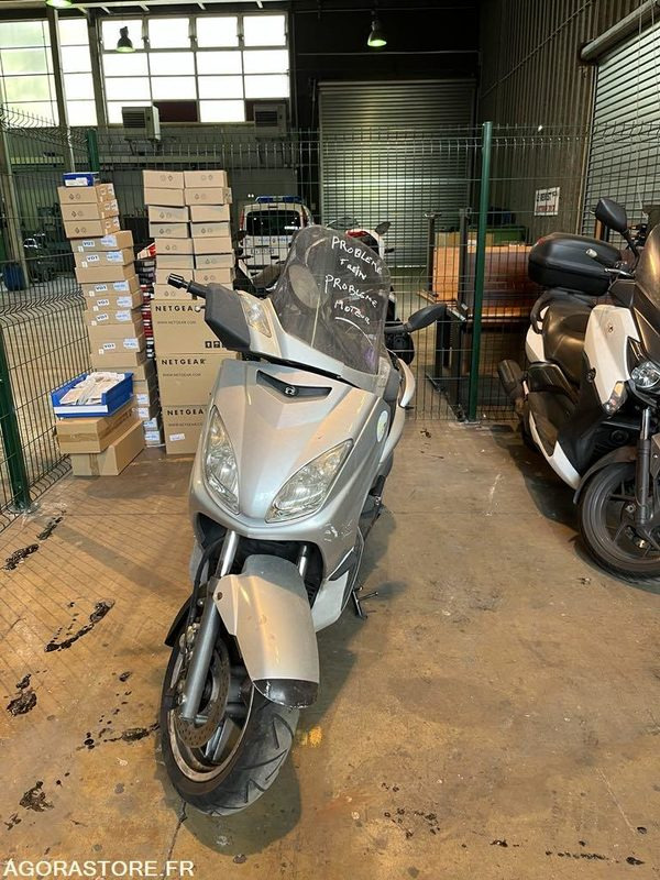 Scooter MBK 125 - Motorcycle: picture 1 Scooter MBK 125 - Motorcycle: picture 1