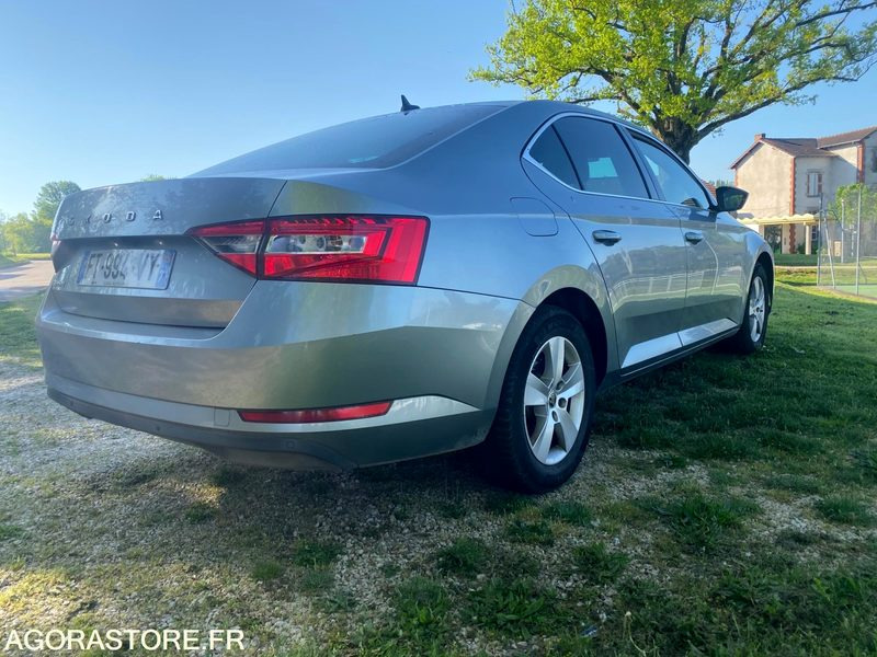 Skoda superb 2l Tdi - 2020 - 408 000km - BON ETAT GENERAL - Car: picture 2 Skoda superb 2l Tdi - 2020 - 408 000km - BON ETAT GENERAL - Car: picture 2