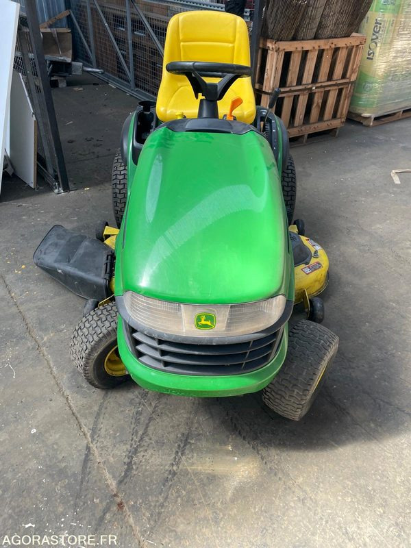 TONDEUSE AUTOPORTEE JOHN DEERE LA155 ESSENCE (PRIX AFFICHE HT - TVA 20%) - Garden mower: picture 1 TONDEUSE AUTOPORTEE JOHN DEERE LA155 ESSENCE (PRIX AFFICHE HT - TVA 20%) - Garden mower: picture 1