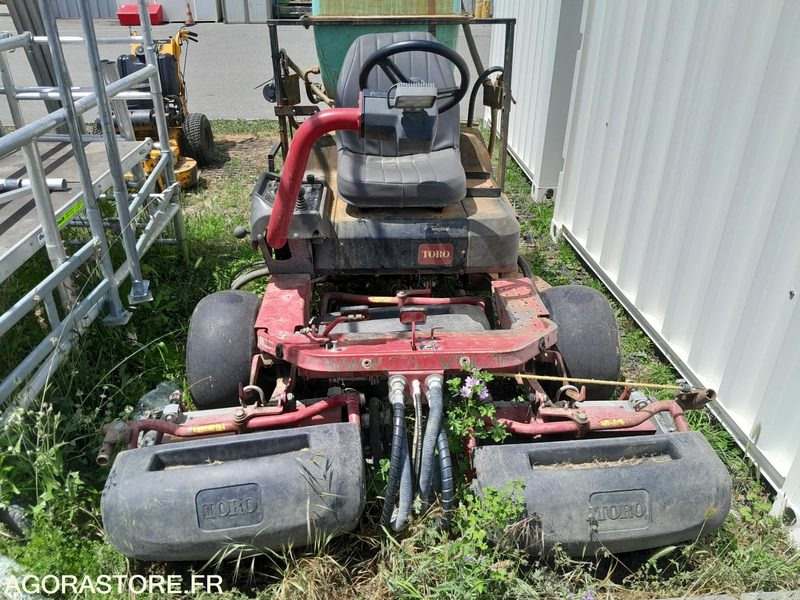 Tondeuse tour de green Toro 3250 (TAP143) - Garden equipment: picture 1 Tondeuse tour de green Toro 3250 (TAP143) - Garden equipment: picture 1