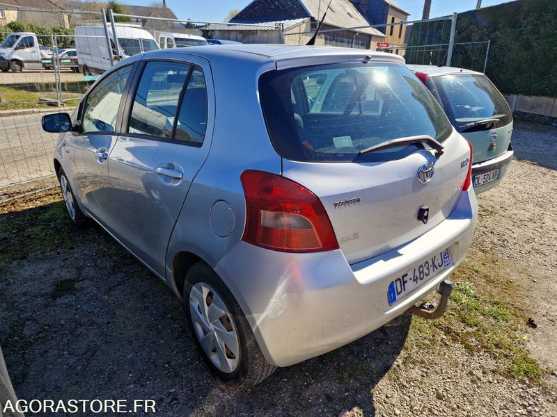 Toyota Yaris - DF483KJ - 2007 - 146975km - Car: picture 4 Toyota Yaris - DF483KJ - 2007 - 146975km - Car: picture 4