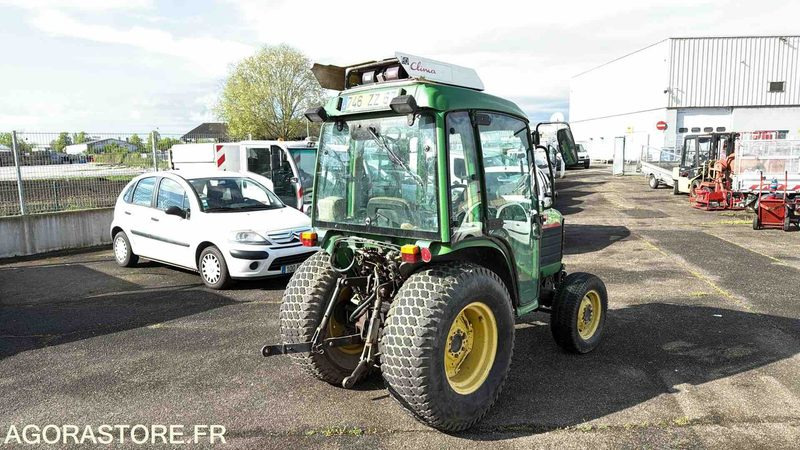 John deere - 4400 - 2002 - 3180KMS - 746ZZ67 - Tractor unit: picture 4 John deere - 4400 - 2002 - 3180KMS - 746ZZ67 - Tractor unit: picture 4