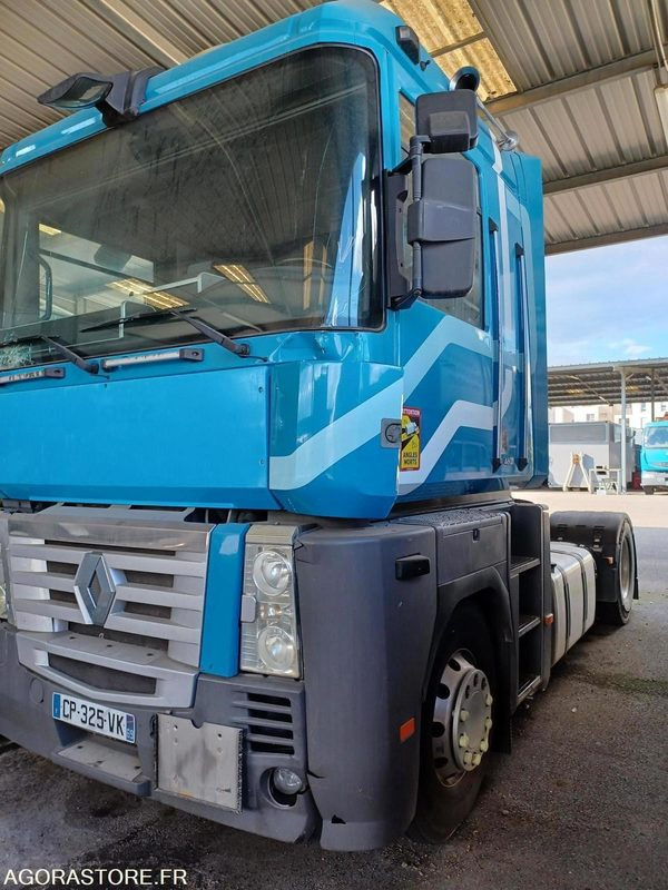 TRACTEUR MAGNUM ACCIDENTE (Vente uniquement Export) CP325VK - 2009 / 900 000 KM - Tractor unit: picture 3 TRACTEUR MAGNUM ACCIDENTE (Vente uniquement Export) CP325VK - 2009 / 900 000 KM - Tractor unit: picture 3