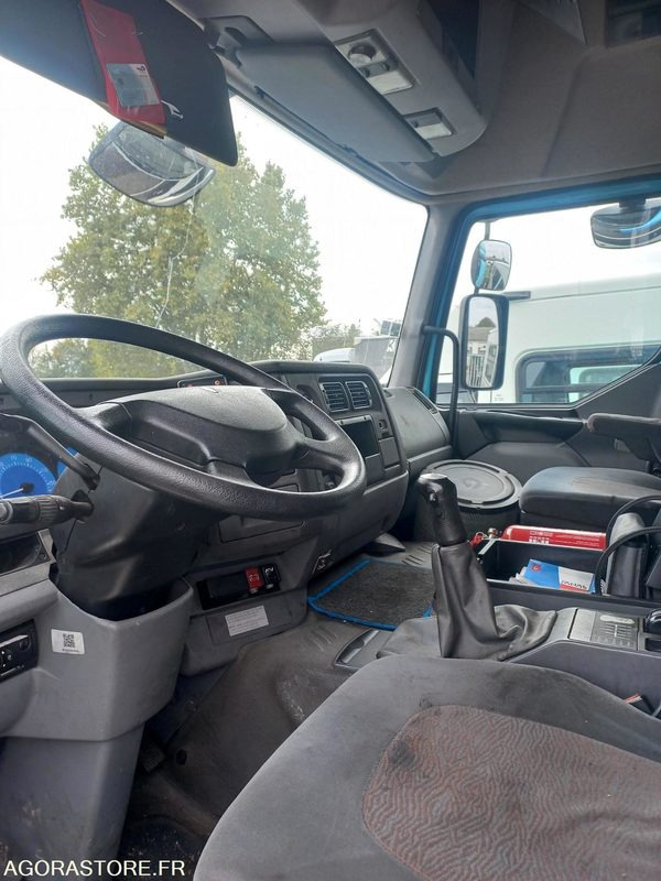 TRACTEUR RENAULT TRUCKS AVEC POMPE DK258VR (vente uniquement export) - Tractor unit: picture 4 TRACTEUR RENAULT TRUCKS AVEC POMPE DK258VR (vente uniquement export) - Tractor unit: picture 4