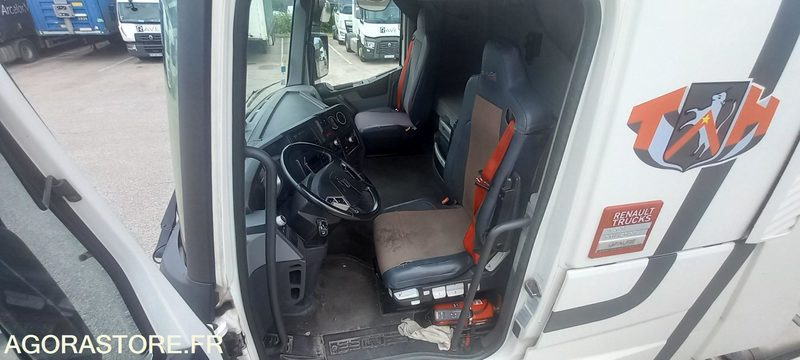 Tracteur RENAULT T530 - 2017 - 508161 kms (41931) - Tractor unit: picture 5 Tracteur RENAULT T530 - 2017 - 508161 kms (41931) - Tractor unit: picture 5