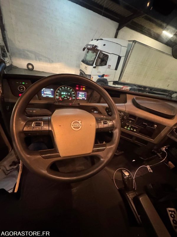 VOLVO FH 500 - 616540km - 2015 - Tractor unit: picture 3 VOLVO FH 500 - 616540km - 2015 - Tractor unit: picture 3
