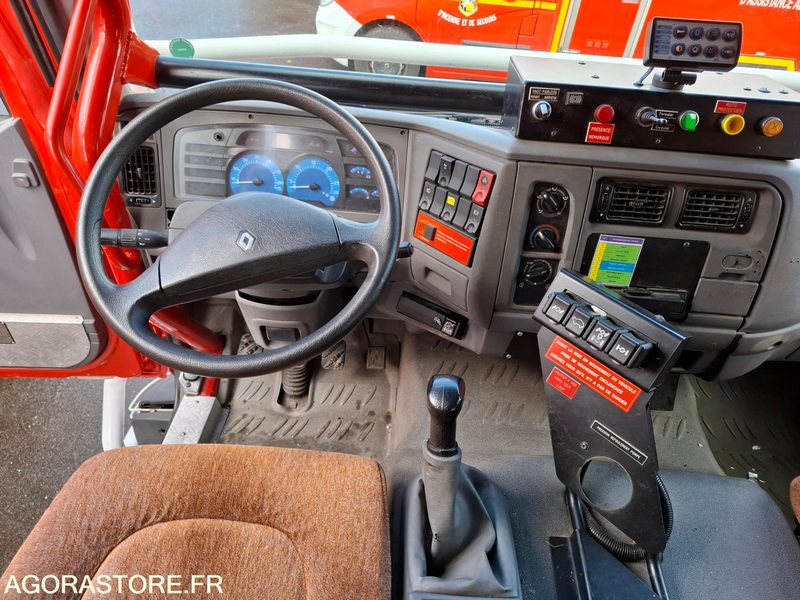 CAMION CITERNE FEUX FORET - RENAULT MIDLUM 220/12 - EP 236 ZQ - Truck: picture 5 CAMION CITERNE FEUX FORET - RENAULT MIDLUM 220/12 - EP 236 ZQ - Truck: picture 5