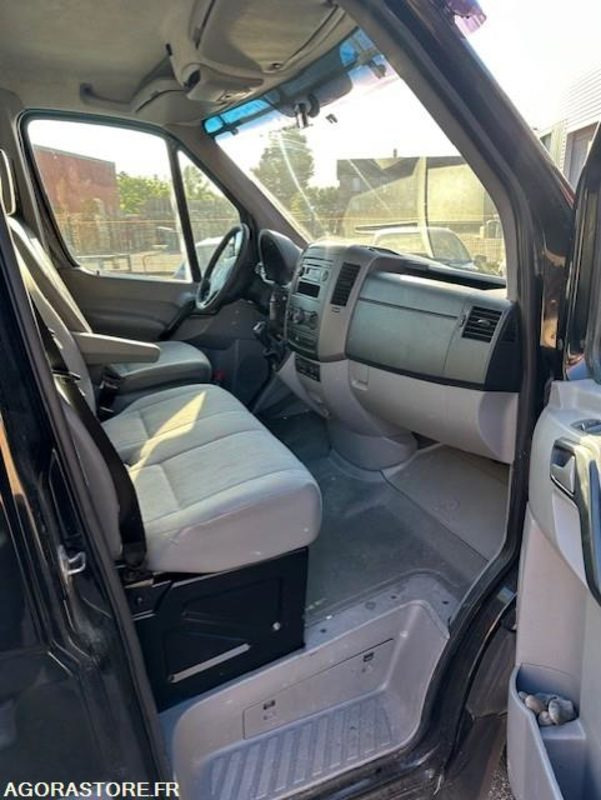 CRAFTER DEPANNEUSE VASP PTE VOITURE CARTE BLANCHE - 2007 - 393000km - Truck: picture 4 CRAFTER DEPANNEUSE VASP PTE VOITURE CARTE BLANCHE - 2007 - 393000km - Truck: picture 4