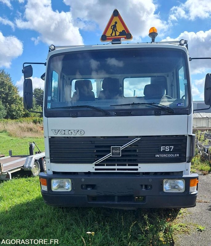 Camion VOLVO - Truck: picture 1 Camion VOLVO - Truck: picture 1