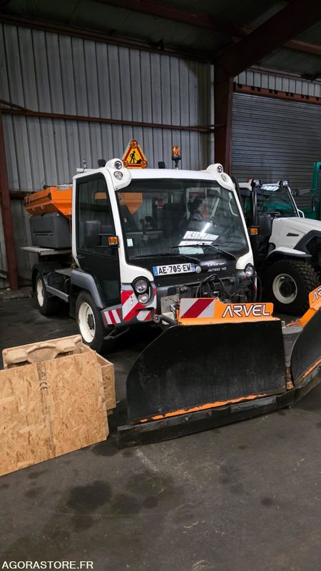 LINDNER UNITRAC 102C AMPLIROLL + LAME + SALEUSE 2008 5050 HEURES - Truck: picture 1 LINDNER UNITRAC 102C AMPLIROLL + LAME + SALEUSE 2008 5050 HEURES - Truck: picture 1