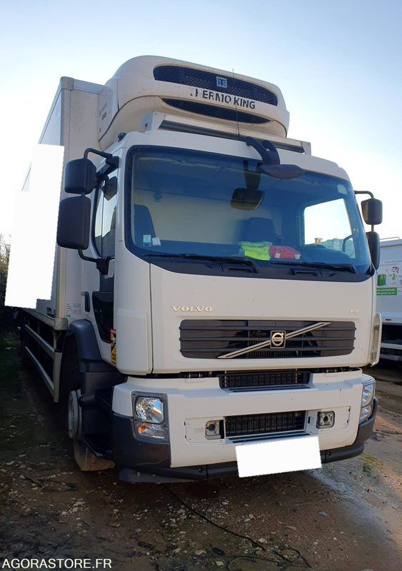 Porteur Volvo frigo - Truck: picture 2 Porteur Volvo frigo - Truck: picture 2