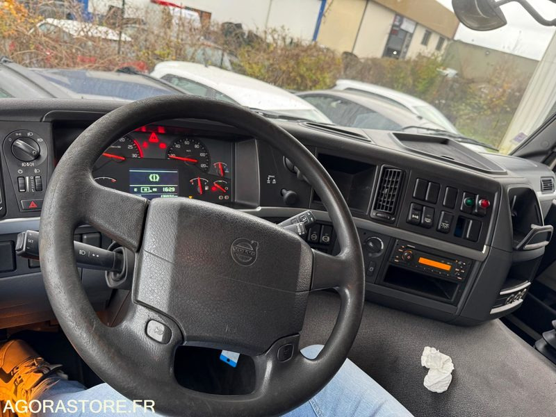 VOLVO FM 330 plateau grue -2010 -137000 km - Truck: picture 5 VOLVO FM 330 plateau grue -2010 -137000 km - Truck: picture 5