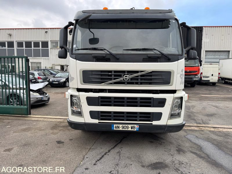 VOLVO FM 330 plateau grue -2010 -137000 km - Truck: picture 2 VOLVO FM 330 plateau grue -2010 -137000 km - Truck: picture 2