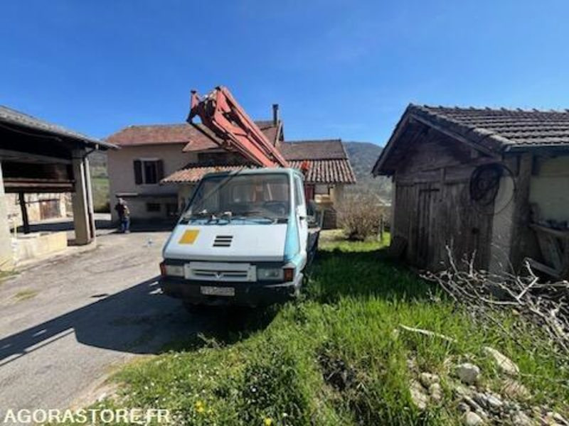 Nacelle 14 m sur Renault B70 fonctionnelle - Van: picture 1 Nacelle 14 m sur Renault B70 fonctionnelle - Van: picture 1