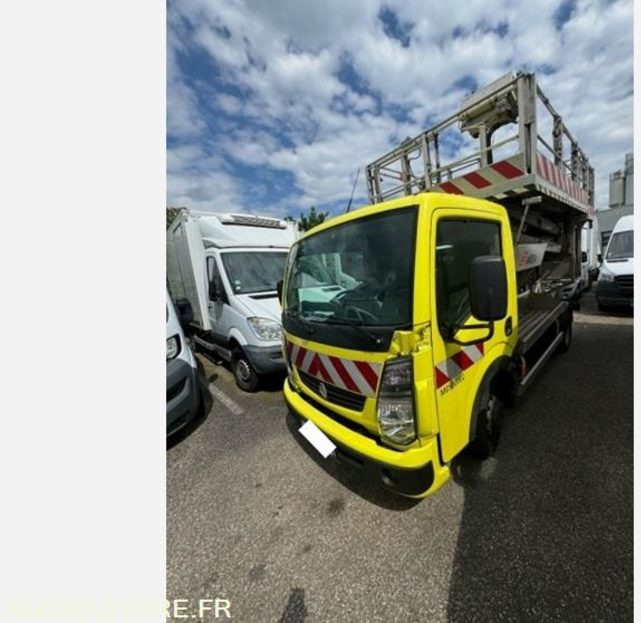 RENAULT MAXITY 2.5l 130CV NACELLE PASSERELLE ELEVATRICE - 2009 - 125 000km - Van: picture 1 RENAULT MAXITY 2.5l 130CV NACELLE PASSERELLE ELEVATRICE - 2009 - 125 000km - Van: picture 1
