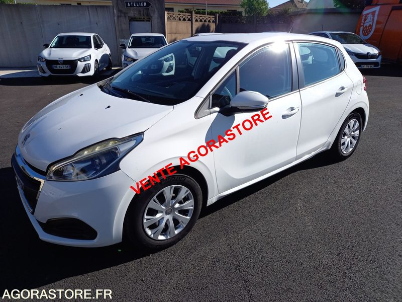Vends Peugeot 208 essence - Car: picture 1 Vends Peugeot 208 essence - Car: picture 1