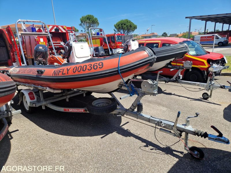 Zeppelin Command 15 sur remorque RSA - 306BGD69 - Boat trailer: picture 2 Zeppelin Command 15 sur remorque RSA - 306BGD69 - Boat trailer: picture 2