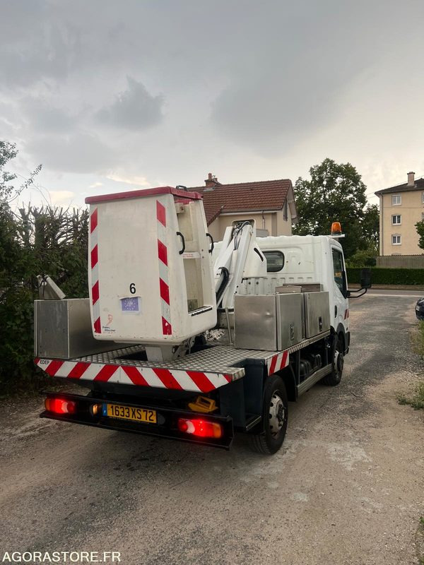 Nissan cabstar 2.5 dci nacelle 7m 129353km - Small van: picture 4 Nissan cabstar 2.5 dci nacelle 7m 129353km - Small van: picture 4