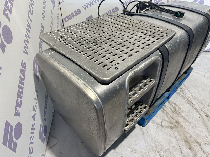 DAF 830L, fuel tank with brackets - Fuel tank for Truck: picture 3 DAF 830L, fuel tank with brackets - Fuel tank for Truck: picture 3