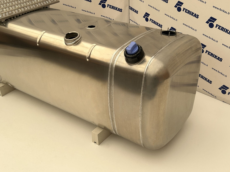 Mercedes-Benz Fuel tank 720L + 75L AdBlue - Fuel tank for Truck: picture 3 Mercedes-Benz Fuel tank 720L + 75L AdBlue - Fuel tank for Truck: picture 3