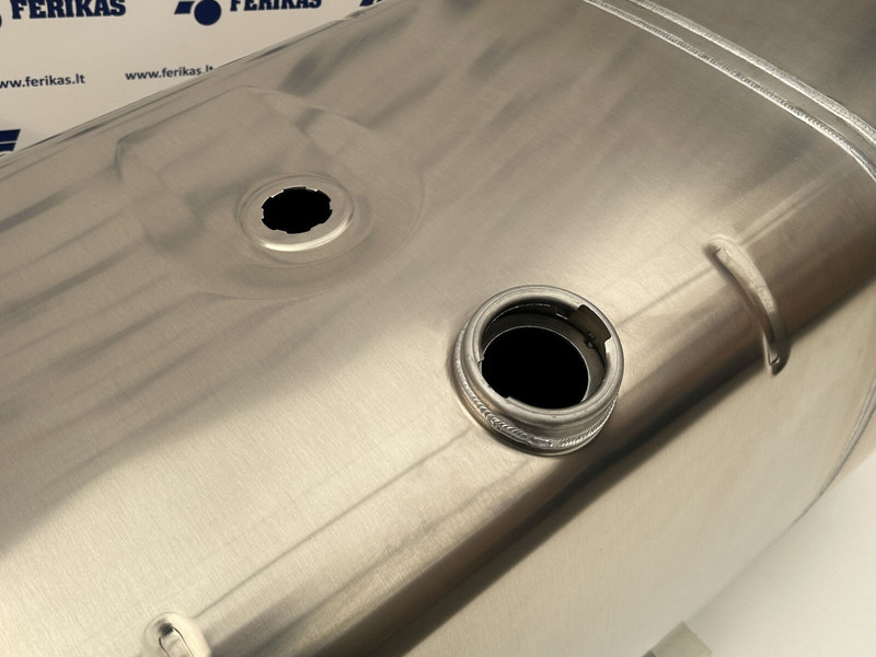 Mercedes-Benz Fuel tank 720L + 75L AdBlue - Fuel tank for Truck: picture 5 Mercedes-Benz Fuel tank 720L + 75L AdBlue - Fuel tank for Truck: picture 5