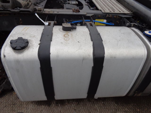 Renault Volvo / complete fuel tank new or used 450L - 110cm, with bracke - Fuel tank for Truck: picture 1 Renault Volvo / complete fuel tank new or used 450L - 110cm, with bracke - Fuel tank for Truck: picture 1