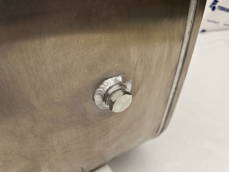 New Fuel tank for Truck Volvo New aluminum fuel tank 365L: picture 7