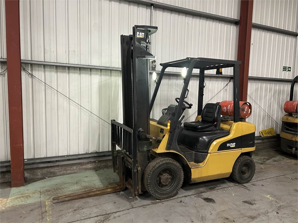 CAT GP25NT - LPG forklift: picture 2 CAT GP25NT - LPG forklift: picture 2