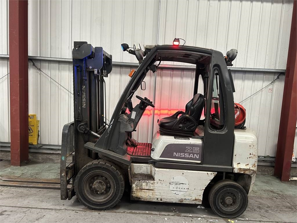 Nissan U1D2A25 - LPG forklift: picture 1 Nissan U1D2A25 - LPG forklift: picture 1