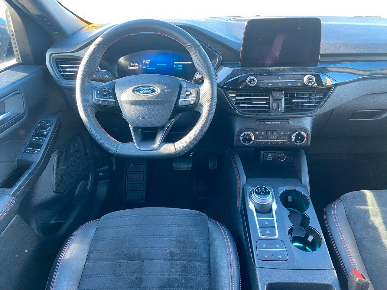 Ford Kuga Plug-In Hybrid ST-Line X - SUV: picture 2 Ford Kuga Plug-In Hybrid ST-Line X - SUV: picture 2