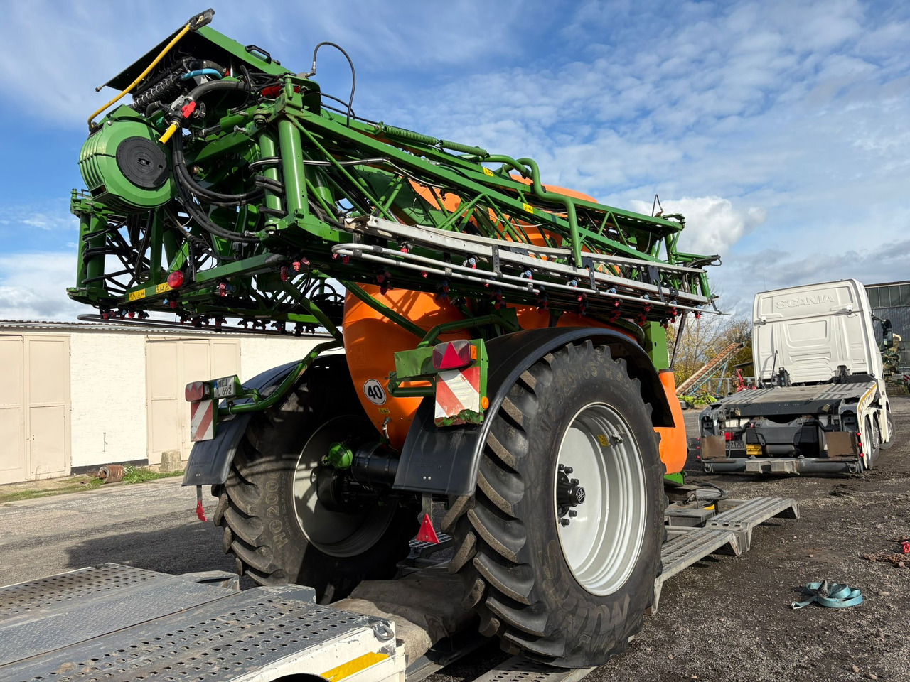 AMAZONE UX 6200 36m GPS - Trailed sprayer: picture 5 AMAZONE UX 6200 36m GPS - Trailed sprayer: picture 5