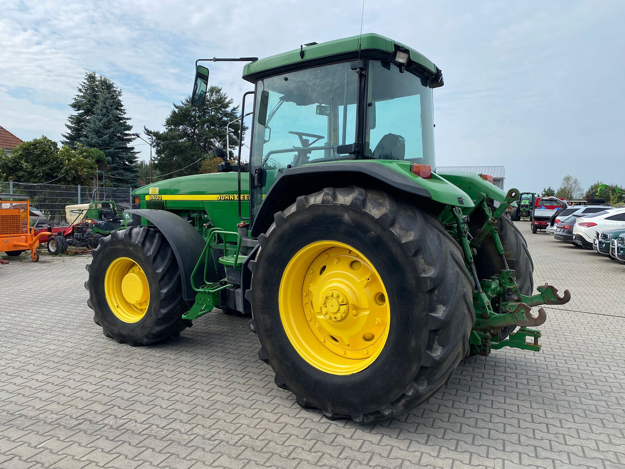 John Deere 8400 - Farm tractor: picture 2 John Deere 8400 - Farm tractor: picture 2
