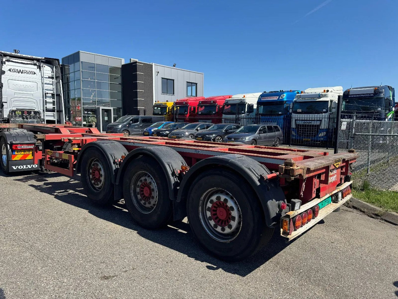 Broshuis 3 UCC-39/45 EU - 3 AXLE SAF + LIFTING AXLE - Container transporter/ Swap body semi-trailer: picture 3 Broshuis 3 UCC-39/45 EU - 3 AXLE SAF + LIFTING AXLE - Container transporter/ Swap body semi-trailer: picture 3