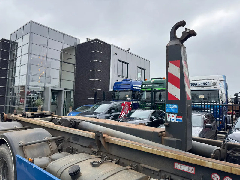 Leasing of DAF CF 85 6X2 - EURO 5 + VDL HOOK + LIFT AXLE DAF CF 85 6X2 - EURO 5 + VDL HOOK + LIFT AXLE: picture 12 Leasing of DAF CF 85 6X2 - EURO 5 + VDL HOOK + LIFT AXLE DAF CF 85 6X2 - EURO 5 + VDL HOOK + LIFT AXLE: picture 12