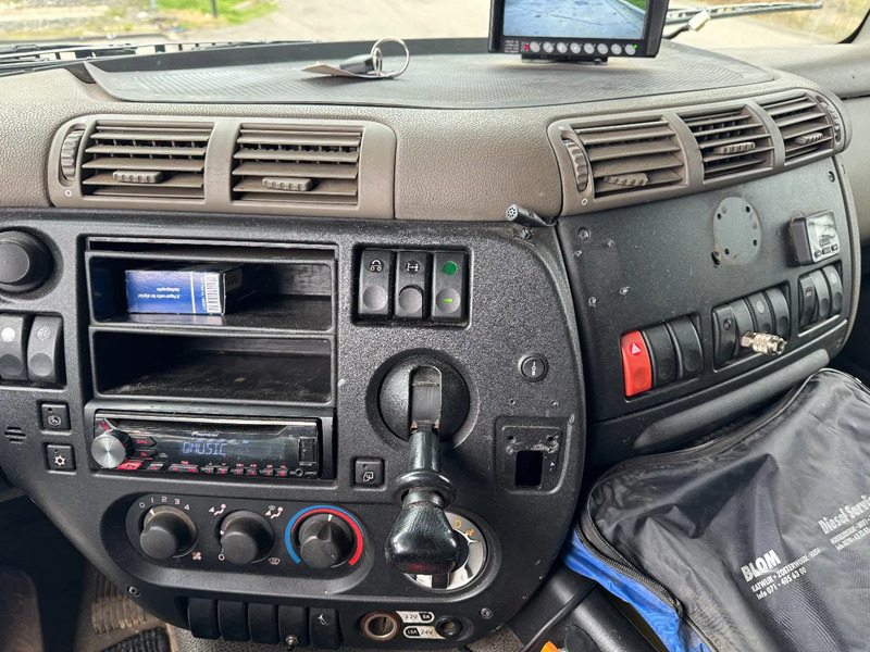 Leasing of DAF CF 85 6X2 - EURO 5 + VDL HOOK + LIFT AXLE DAF CF 85 6X2 - EURO 5 + VDL HOOK + LIFT AXLE: picture 19 Leasing of DAF CF 85 6X2 - EURO 5 + VDL HOOK + LIFT AXLE DAF CF 85 6X2 - EURO 5 + VDL HOOK + LIFT AXLE: picture 19