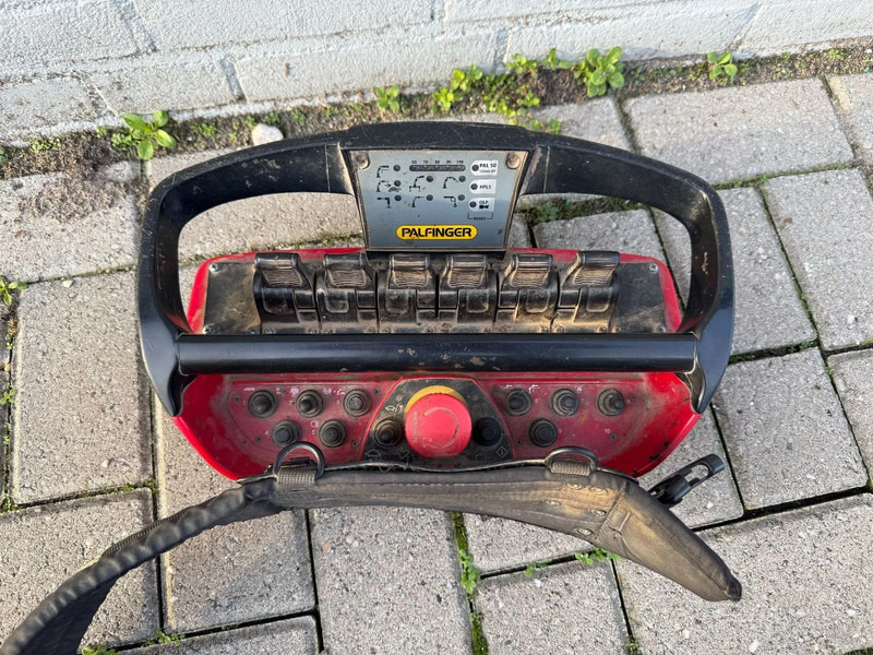 Scania G370 4X4 EURO 6 + 3-SIDE TIPPER + PALFINGER PK9002 + REMOTE - Tipper, Crane truck: picture 5 Scania G370 4X4 EURO 6 + 3-SIDE TIPPER + PALFINGER PK9002 + REMOTE - Tipper, Crane truck: picture 5