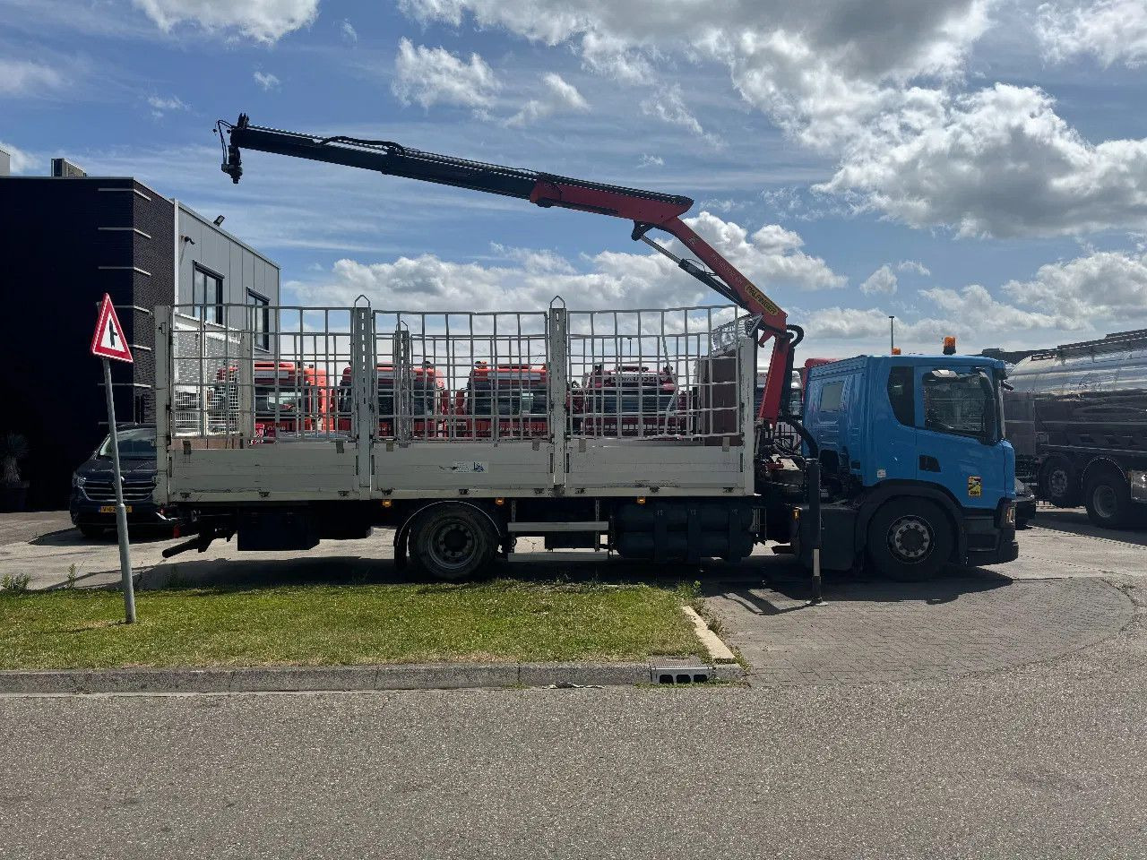 Scania P280 4X2 EURO 6 PALFINGER PK12002 + REMOTE CONTR - Dropside/ Flatbed truck, Crane truck: picture 3 Scania P280 4X2 EURO 6 PALFINGER PK12002 + REMOTE CONTR - Dropside/ Flatbed truck, Crane truck: picture 3