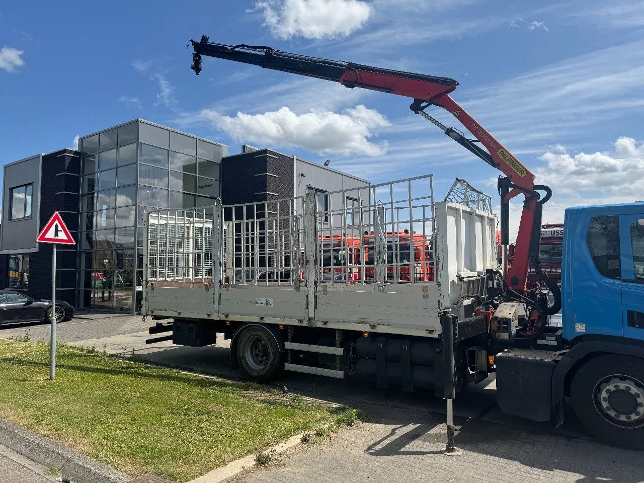 Scania P280 4X2 EURO 6 PALFINGER PK12002 + REMOTE CONTR - Dropside/ Flatbed truck, Crane truck: picture 4 Scania P280 4X2 EURO 6 PALFINGER PK12002 + REMOTE CONTR - Dropside/ Flatbed truck, Crane truck: picture 4